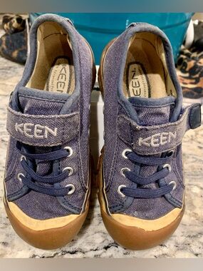 KEEN Little Boy Hook and Strap Canvas Velcro Sneakers size 11